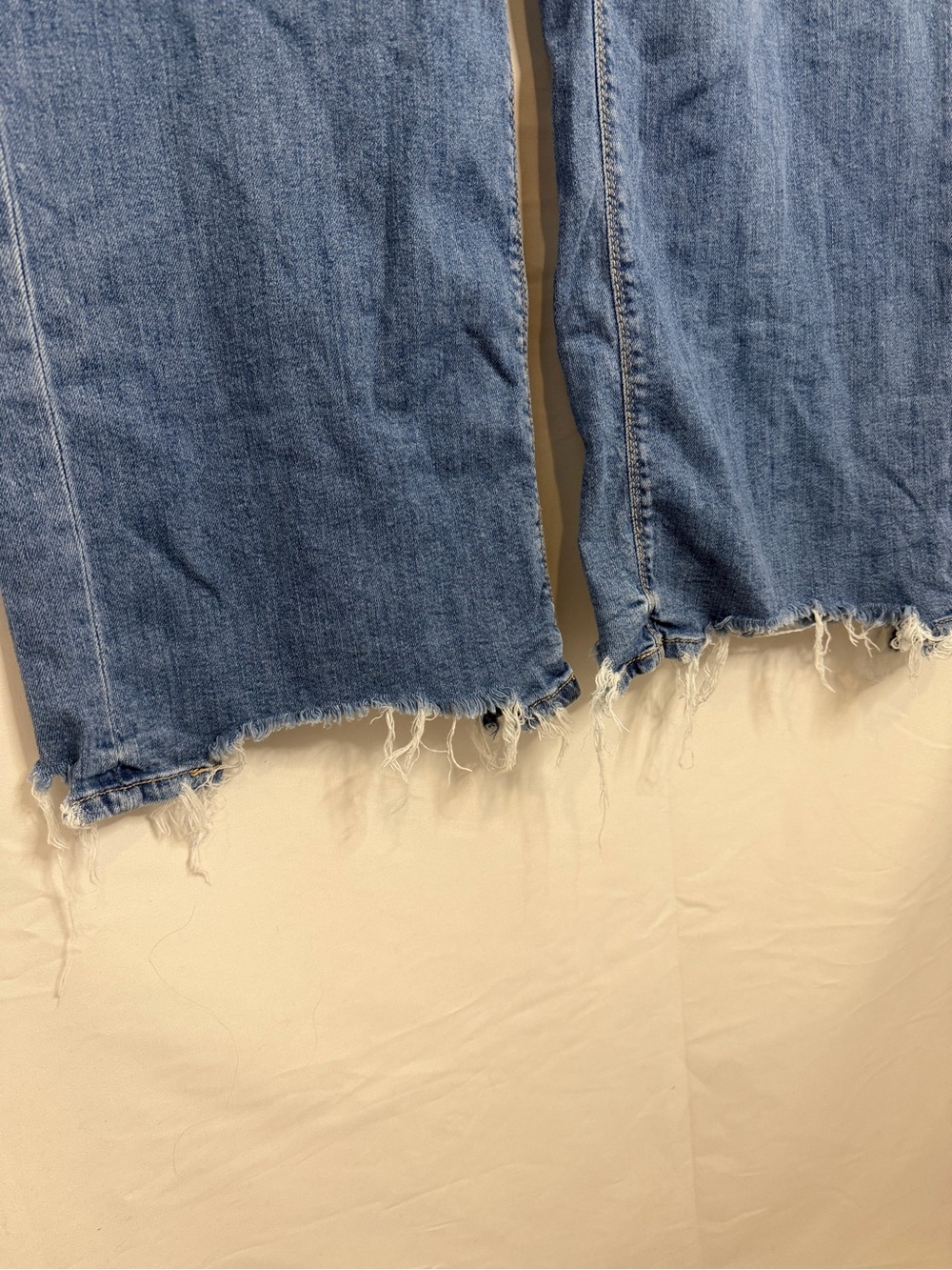 American Eagle Outfitters Super High Rise Baggy Wide Leg Raw Hem Jeans Size 8 - Picture 7 of 7